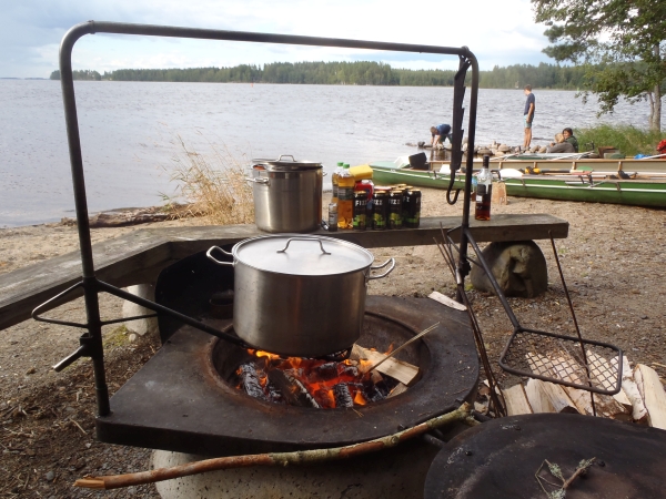 Abendessen auf der offenen Feuerstelle Finnland 2016