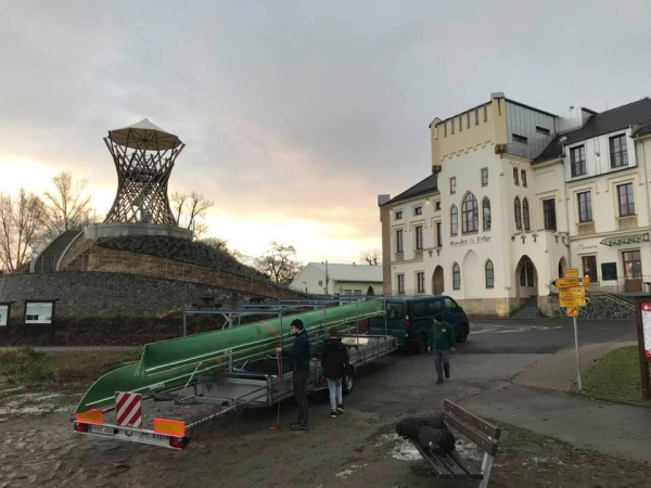 Abladen der Ruderboote Lovosice 2019