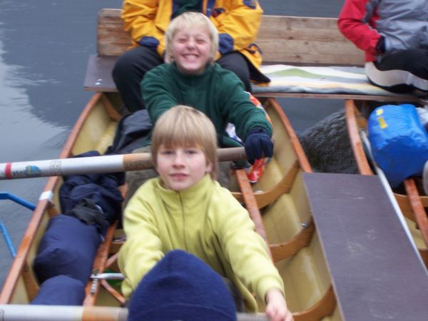 Kinder auf der Barke 2006