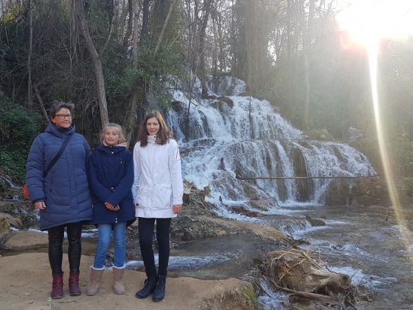 Maedels an den Wasserfaellen Kroatien 2018