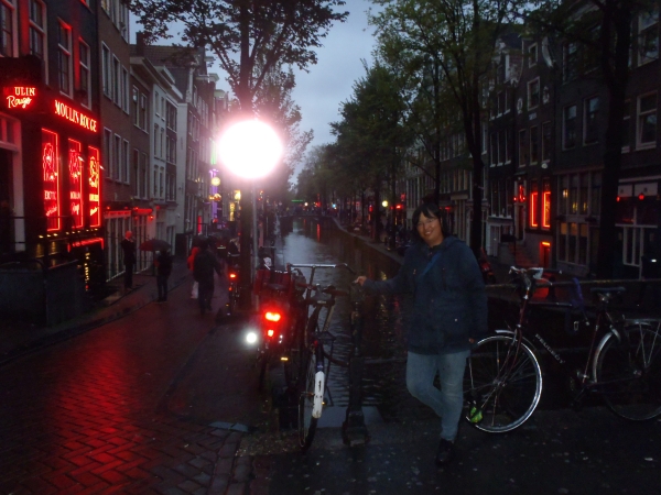 Rotlichtviertel Amsterdam mit chinesischer touristin 2017