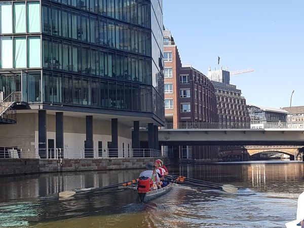 Ruderboot Alster vor der Rathausschleuse 2019