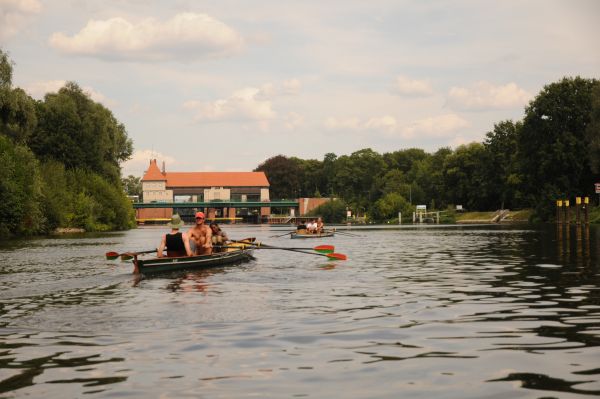 Ruderboote vor der Schleuse Kleinmachnow Sternfahrt 2011