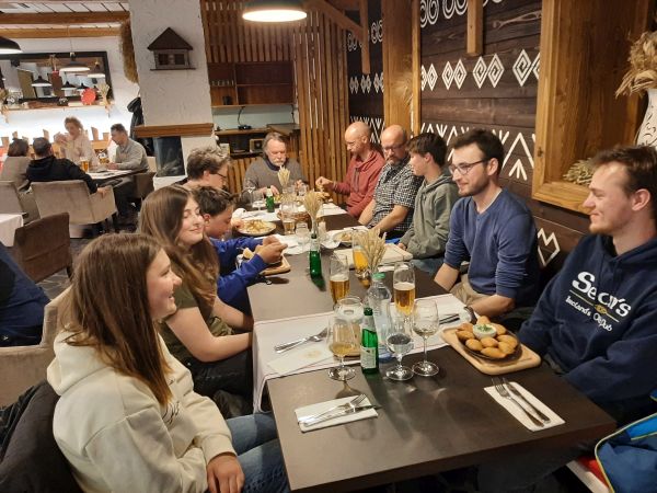 Ruderer Abendessen in Bratislava Donau 2022