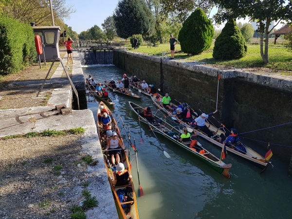sechs ruderboote in der Schleuse Midi 2018