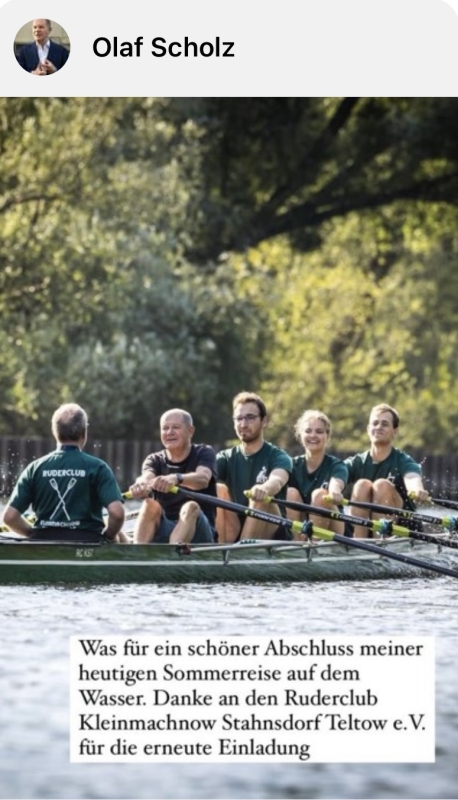 4 Scholz im Ruderboot