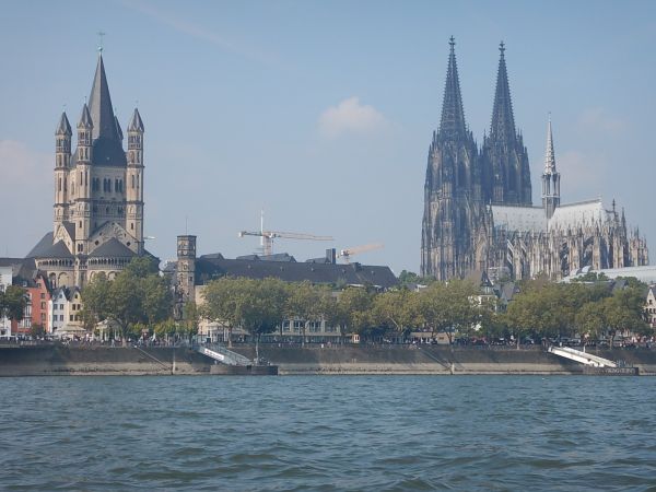Kölner DOm vom Rhein aus 2021