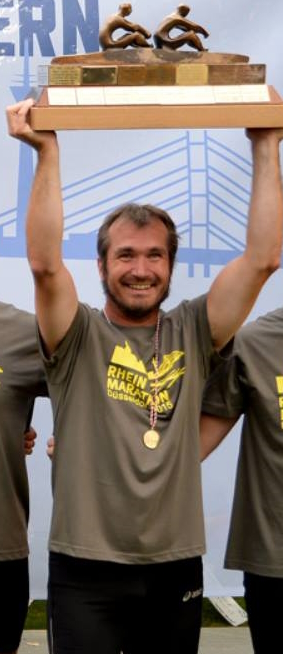 Patrik als sieger des Rheinmarathon 2015