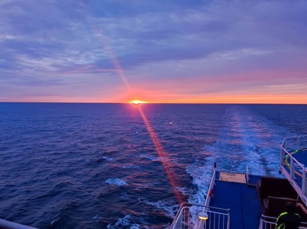 Sonnenuntergang auf dem Nordatlantik Island 2022